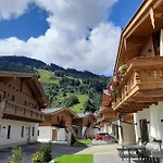 Hochalmbahnen Chalets 11W2, Laerche, Nahe Gondel, Hunde Willkommen ラウリス