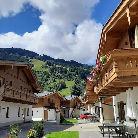 Hochalmbahnen 11w2, Laerche, Nahe Gondel, Hunde Willkommen Rauris